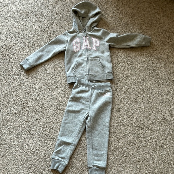NEVER BEEN WORN - Gray GAP Sweatsuit - Picture 1 of 5